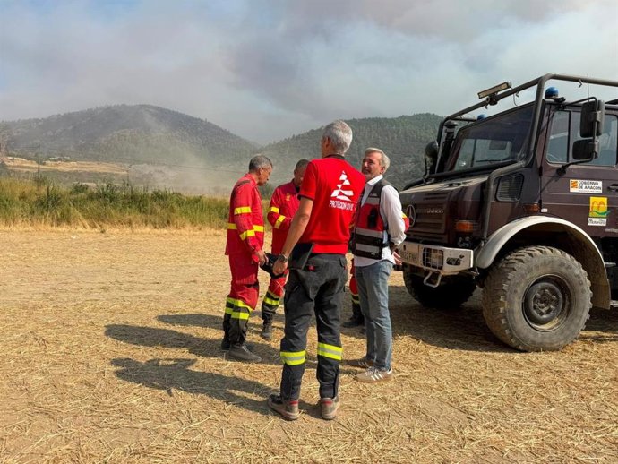 El presidente del Gobierno de Aragón, Jorge Azcón, en el Puesto de Mando Avanzado de Santa María de la Peña.