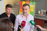 Maíllo propone un plan de empleo para los municipios afectados por el incendio en Niebla (Huelva)
