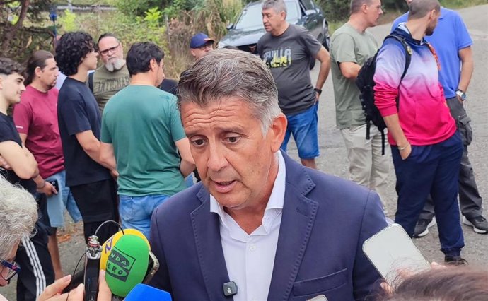 El diputado del PP MAnuel Cifuentes, en Sograndio.