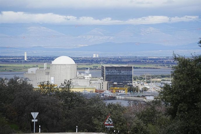 Archivo - Vista de la central nuclear de Almaraz, a 16 de febrero de 2026, en Navalmoral de la Mata, Cáceres, Extremadura (España).