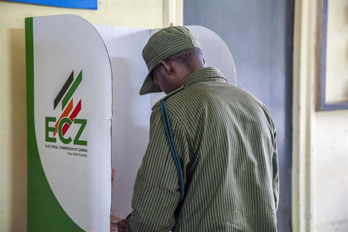 Centro de votación electoral en Zambia