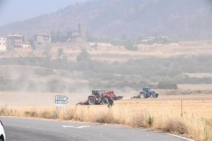 El avance del incendio de Huesca obliga a desalojar los bienes del monasterio de San Juan de la Peña