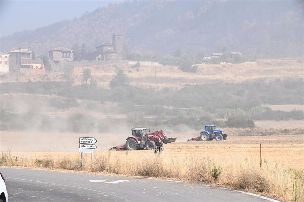 El avance del incendio de Huesca obliga a desalojar los bienes del monasterio de San Juan de la Peña