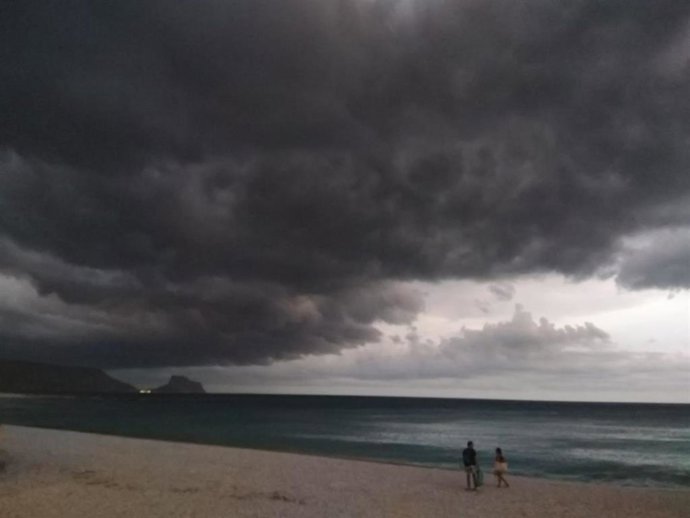 Archivo - tormenta