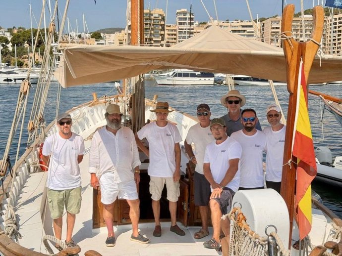 La 'Balear', una 'barca de bou' del Consell de Mallorca, participa en la regata Illes Balears Clàssics