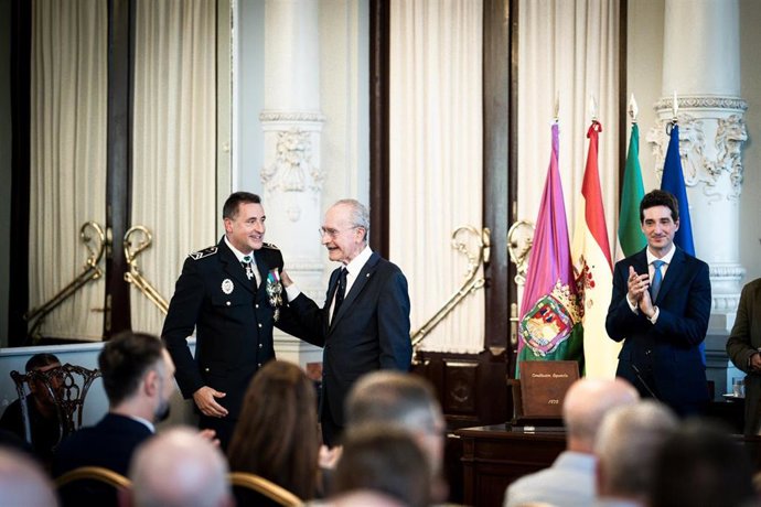José María Martínez, junto al alcalde de Málaga, Francisco de la Torre, toma posesión como jefe de la Policía Local de Málaga