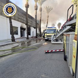 Nave de motos que ha salido ardiendo en Jerez de la Frontera (Cádiz)