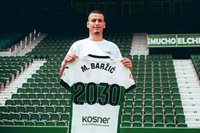 Matía Barzic extiende su contrato con el Elche CF hasta 2030