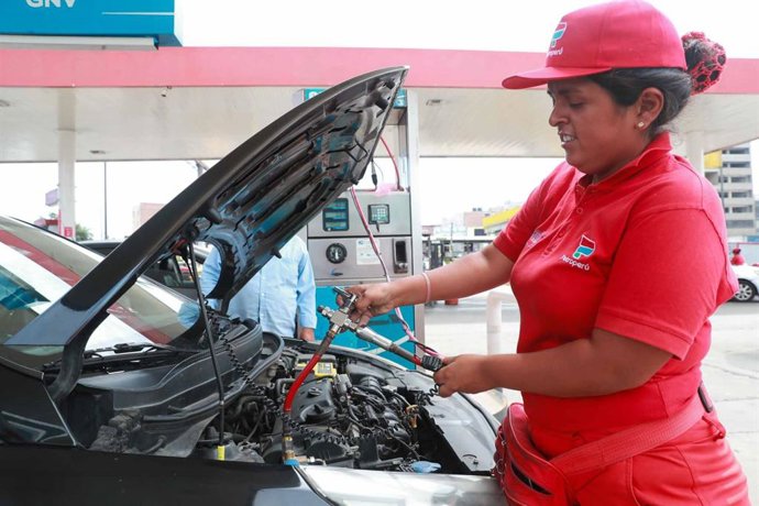 Perú.- MEF: Gobierno implementará subsidio focalizado a los combustibles para atenuar alza
