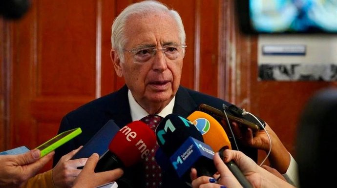 El presidente de Melilla, Juan José Imbroda (PP), durante una atención a medios.
