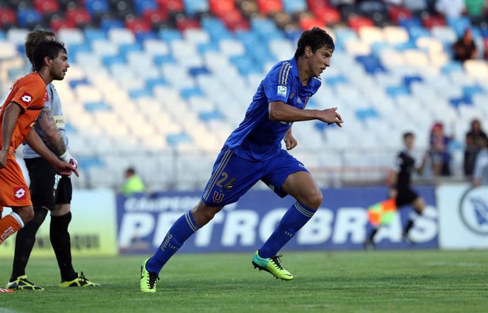 Futbol, Cobreloa vs Universidad de Chile Decimo Septima fecha Campeonato Apertura 2013. El jugador de Universidad de Chile Igor Lichnovsky celebra luego de convertir su gol contra Cobreloa durante el partido de primera división jugado en el estadio