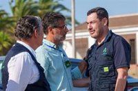Moreno anuncia un plan para reducir la masa forestal de eucalipto tras el "agresivo" incendio de Niebla (Huelva)