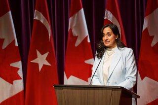 Archivo - 26 June 2026, Canada, Ottawa: Canadian Minister of Foreign Affairs Anita Anand, speaks during a joint press conference with her Turkish counter part Hakan Fidan in Ottawa. Photo: Chris Tanouye/Canadian Press via ZUMA Press/dpa