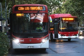 Santiago 3 de febrero 2025. El ministro de Transportes y Telecomunicaciones, junto con la directora del Transporte P blico Metropolitano,, y el alcalde de Providencia, anuncian nuevos recorridos de Red Movilidad para el sector oriente de la capital que