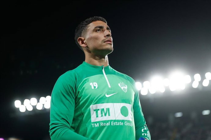 Archivo - Ezequiel Ponce antes de un partido con el Elche CF