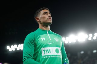 Archivo - Ezequiel Ponce of Elche CF looks on during the spanish league, La Liga Santander, football match played between Rayo Vallecano and Elche CF at Estadio de Vallecas on October 03, 2022, in Madrid, Spain.