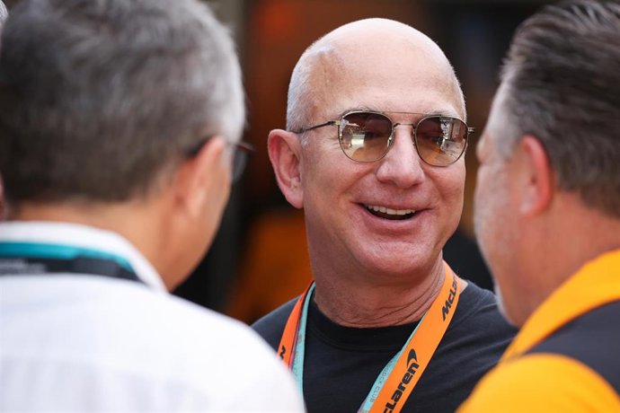 Archivo - Jeff Bezos durante su presencia en un Gran Premio del Mundial de F1