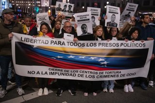 (Foto de ARCHIVO)  Decenas de personas durante una manifestación a favor de los presos políticos y el cierre de los centros de tortura venezolanos, a 31 de enero de 2026, en Madrid (España). La movilización, ha sido convocada por Alianza Ciudadana por la