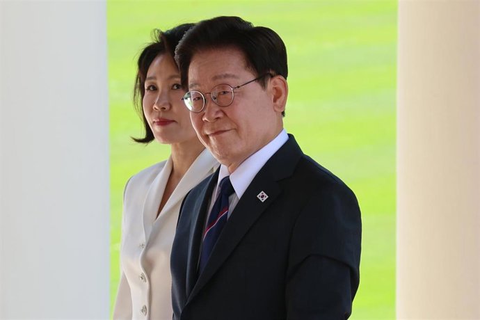 Archivo - El presidente surcoreano, Lee Jae Myung y la primera dama, Kim Hea Kyung
