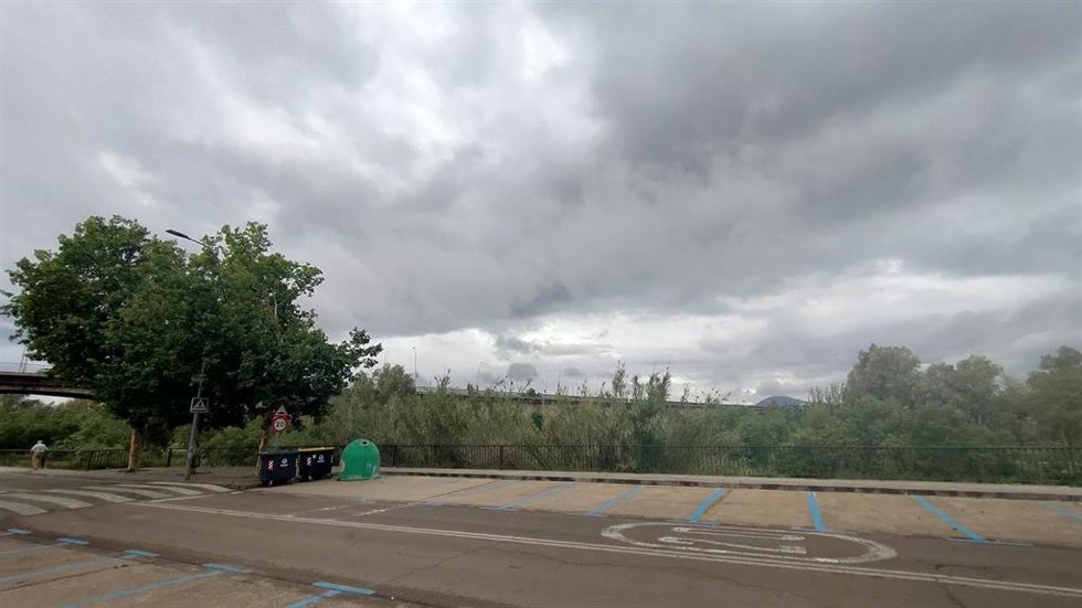 Archivo - Cielos nubosos.