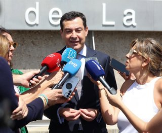 El presidente de la Junta de Andalucía, Juan Manuel Moreno Bonilla, ofrece declaraciones a los medios en el exterior del Palacio de La Zarzuela, a 21 de julio de 2026, en Madrid (España). Moreno Bonilla tomó posesión del cargo el día 5 de julio de 2026 pa