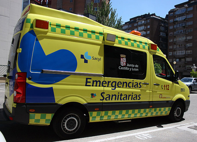 Archivo - Foto de archivo de ambulancia