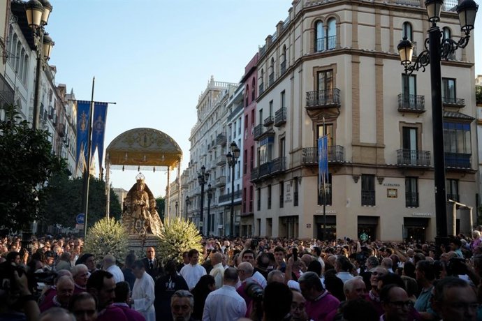 Procesión de la Virgen de los Reyes el 15 de agosto de 2026.