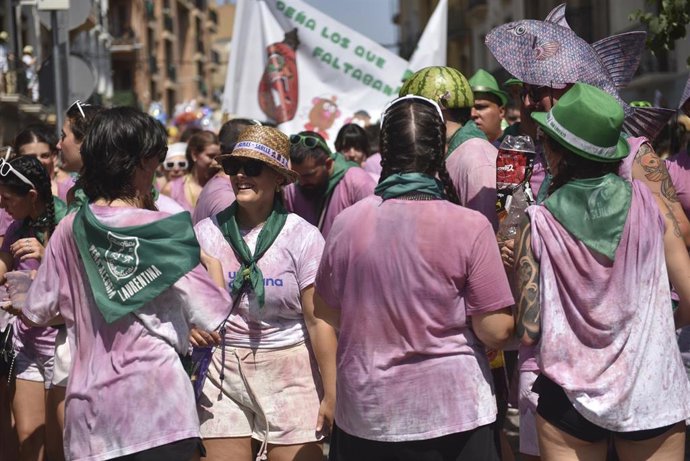 Numerosas personas durante el lanzamiento del cohete anunciador de las Fiestas de San Lorenzo 2026, a 9 de agosto de 2026, en Huesca, Aragón (España). Las fiestas mayores de Huesca se celebran en honor al patrón de la ciudad, San Lorenzo. Durante una sema