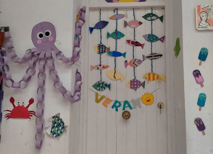 Talleres de jardinería, marionetas y juegos de agua para niñas y niños víctimas de violencia de género.