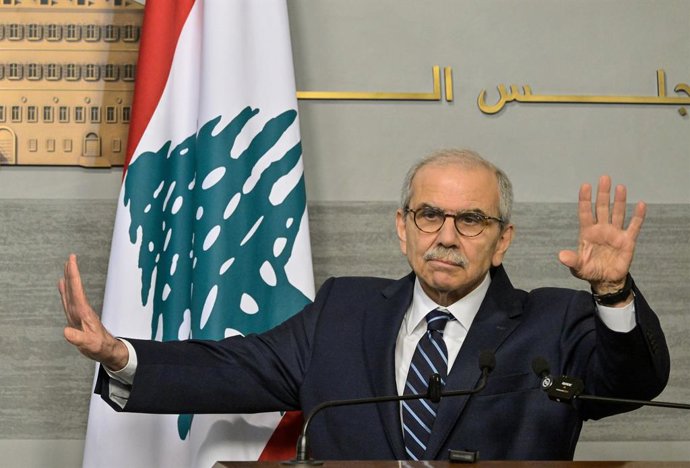 Archivo - Arquivo - 2 de julho de 2026, Líbano, Beirute: O primeiro-ministro libanês, Nawaf Salam, fala durante uma coletiva de imprensa com o ministro das Relações Exteriores da Síria, Asaad Al Shaibani, após a reunião entre os dois no palácio do governo