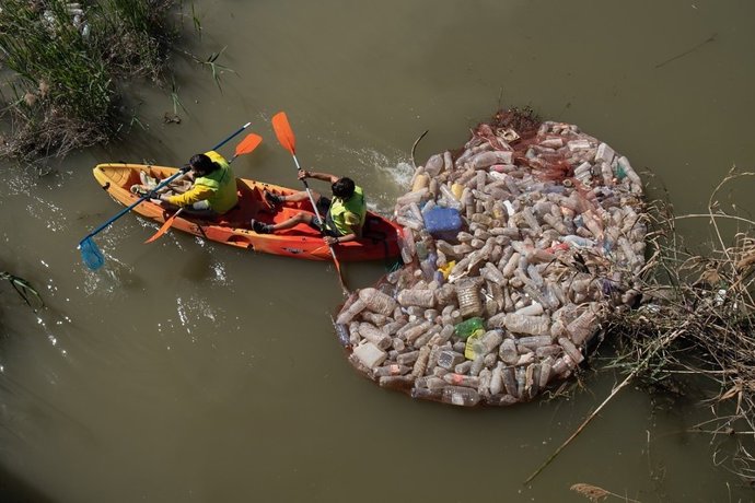 Greenpeace denuncia que el nuevo Reglamento Europeo de Envases "se queda corto" y vigilarán posible 'greenwashing'.