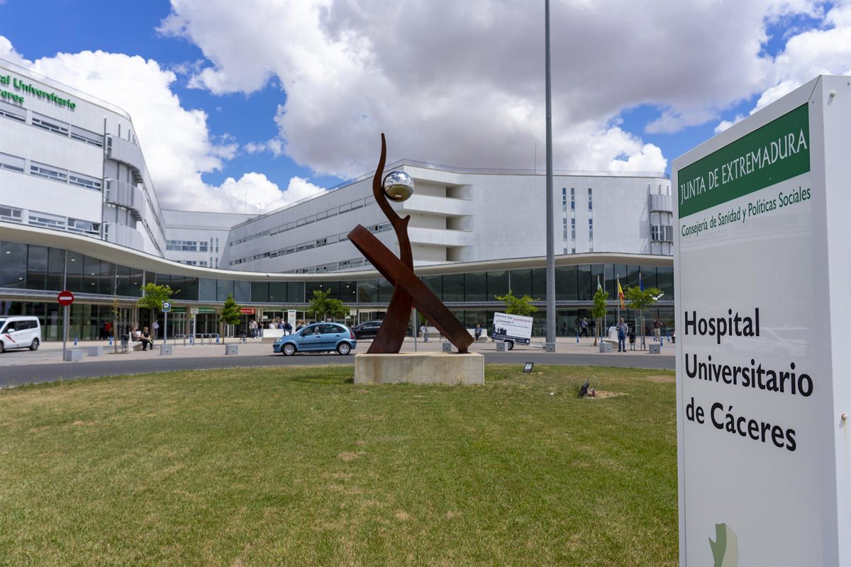 Un hombre, de 47 años, herido menos grave al sufrir un accidente con un patinente en Cáceres