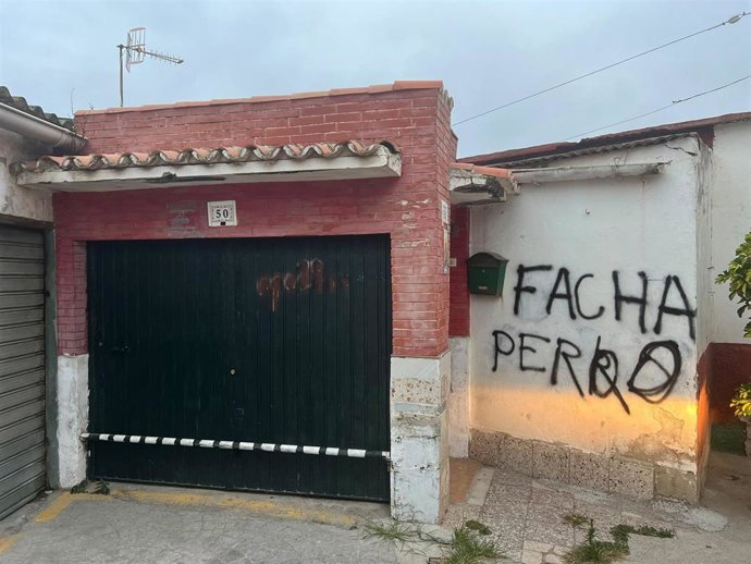 La AUGC denuncia una pintada en el garaje de un guardia civil en Ceuta con el mensaje "facha perro"