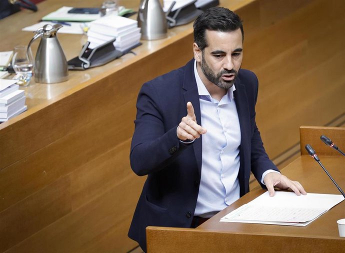 Archivo - José Muñoz, síndic del PSPV, en Les Corts.