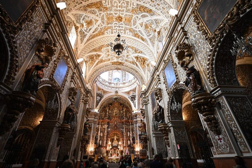 Archivo - Imagen de archivo de la Basílica de Nuestra Señora de las Angustias, una de las afectadas por el seísmo de este sábado 15 de agosto de 2026 en Granada y su área metropolitana.