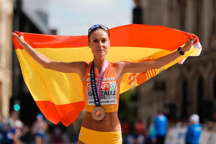Raquel González celebra su bronce en maratón de marcha en el Europeo de Birmingham
