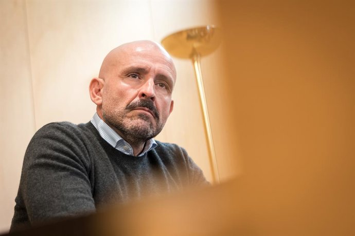 Archivo - Arquivo - O vice-secretário de Educação e Igualdade do PP, Jaime de los Santos, durante uma entrevista à Europa Press, no Congresso dos Deputados, em 19 de novembro de 2025, em Madri (Espanha). O vice-secretário de Educação e Igualdade do PP, Ja
