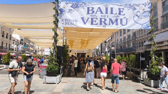 Ciudad Real inaugura el tradicional Baile del Vermut en el Día Grande de la Virgen del Prado