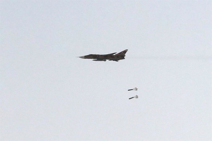 Archivo - July 24, 2023, Undisclosed, Undisclosed, Iran: The Islamic Republic of Iran Air Force Sukhoi Su-24 tactical bomber aircraft releasing bombs during the Fadayeeyan Hareem Velayat aerial exercise in the central part of Iran. Iran on Sunday began an