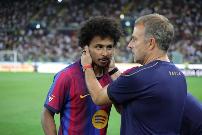 Hansi Flick con Karim Adeyemi durante uno de los amistosos del Barça