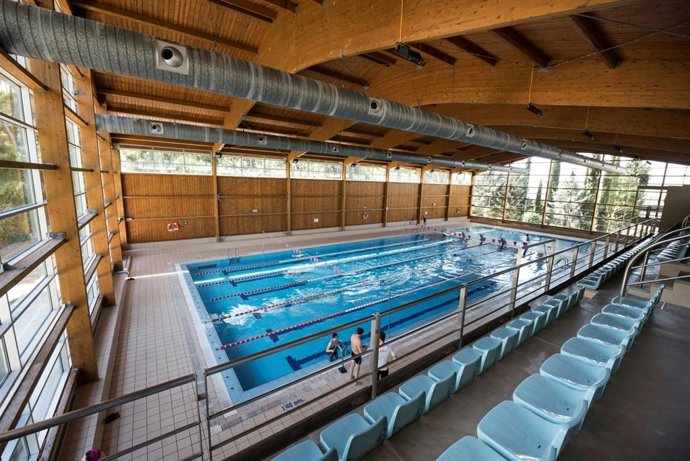 Archivo - Piscina climatizada