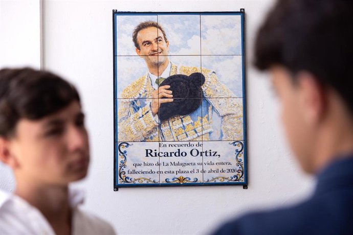 La plaza de toros de La Malagueta recordará para siempre al torero Ricardo Ortiz con el descubrimiento de un azulejo de cerámica con su imagen