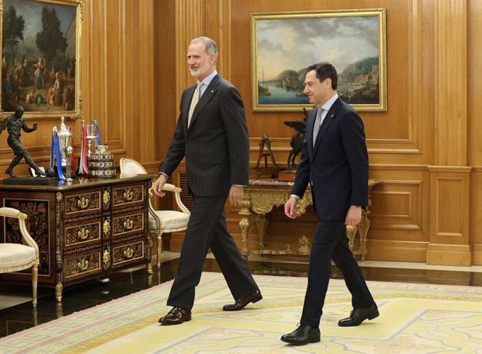 (da esquerda para a direita) O rei Felipe VI recebe em audiência o presidente da Junta da Andaluzia, Juan Manuel Moreno Bonilla, no Palácio de La Zarzuela, em 21 de julho de 2026, em Madri (Espanha). Moreno Bonilla assumiu o cargo no dia 5 de julho de 202
