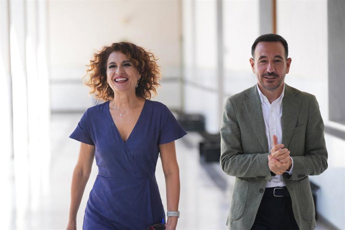 Archivo - La secretaria general del PSOE-A y portavoz del Grupo Parlamentario Socialista, María Jesús Montero, ofrece una rueda de prensa para abordar asuntos de actualidad en la sala de prensa del Parlamento. A 14 de julio de 2026 en Sevilla (Andalucía, 