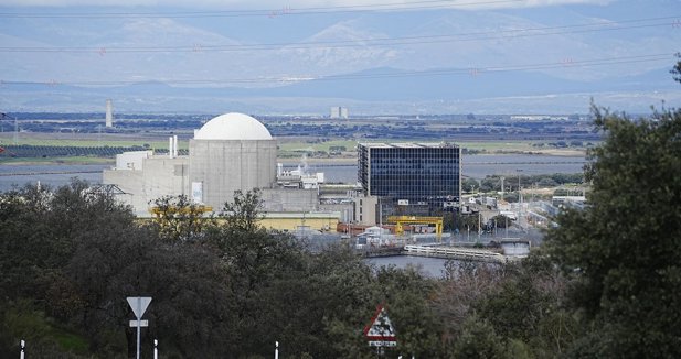 Sumar y Verdes Equo acusan al Gobierno de usar la tensión geopolítica como "excusa" para prorrogar la central de Almaraz