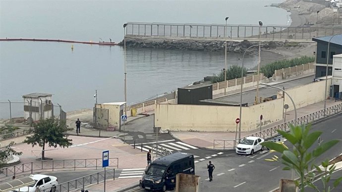 Vista de la frontera entre España y Marruecos, a 15 de agosto de 2026, en Ceuta (España). 