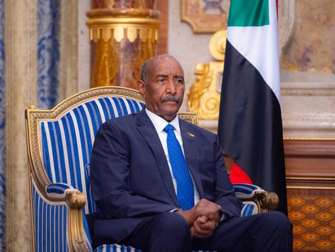 Archivo - April 20, 2026, Saudi Arabia: Saudi Crown Prince Mohammed bin Salman meets with Sudanese Transitional Sovereign Council Chairman Lieutenant General Abdel Fattah al-Burhan in Jeddah, Saudi Arabia. April 20, 2026