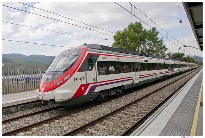 Archivo - Tren de Cercanías de Madrid