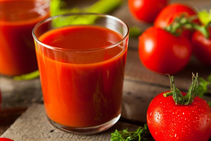 Archivo - Imagen de recurso zumo de tomate.