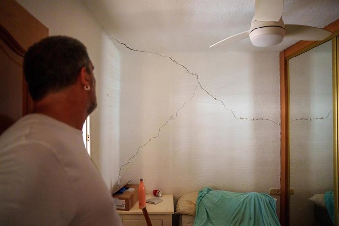 Consecuencias del terremoto de magnitud 5 en edificios y viviendas de la ciudad de Granada. A 15 de agosto de 2026 en Granada (Andalucía, España).  